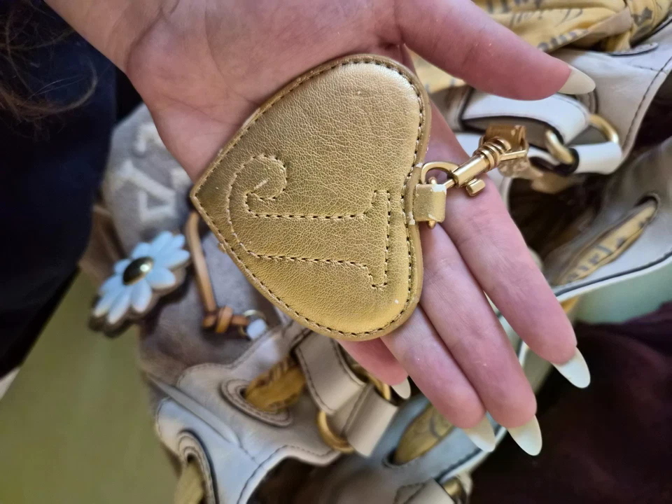 Juicy Couture Vintage Y2K Rare Tan Cream Daydreamer Bag Purse With Daisy Pin