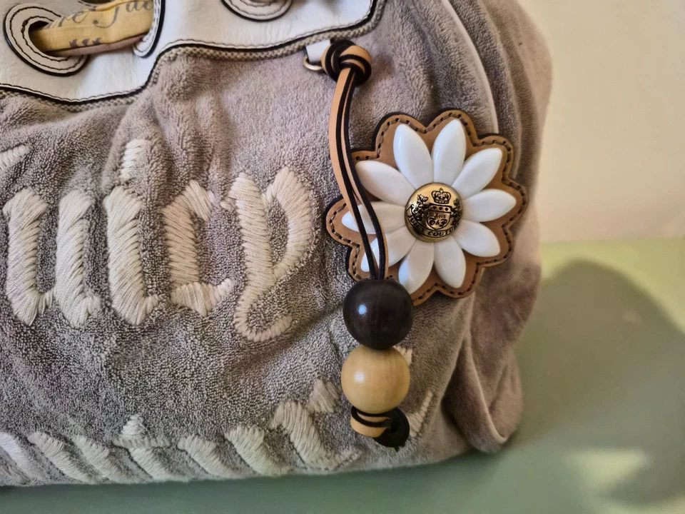Juicy Couture Vintage Y2K Rare Tan Cream Daydreamer Bag Purse With Daisy Pin
