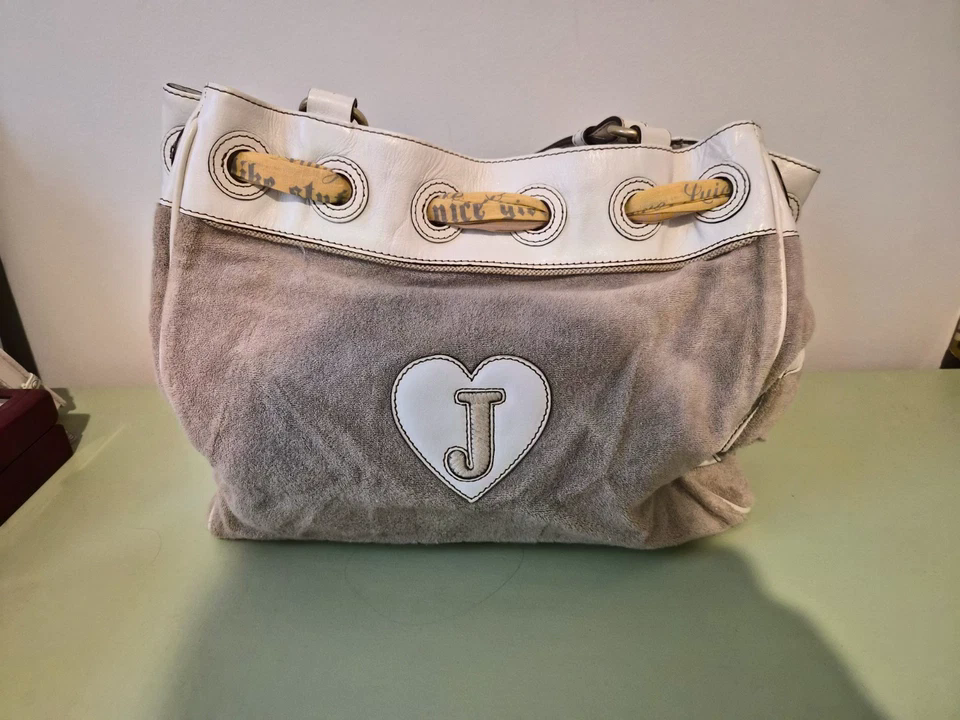 Juicy Couture Vintage Y2K Rare Tan Cream Daydreamer Bag Purse With Daisy Pin